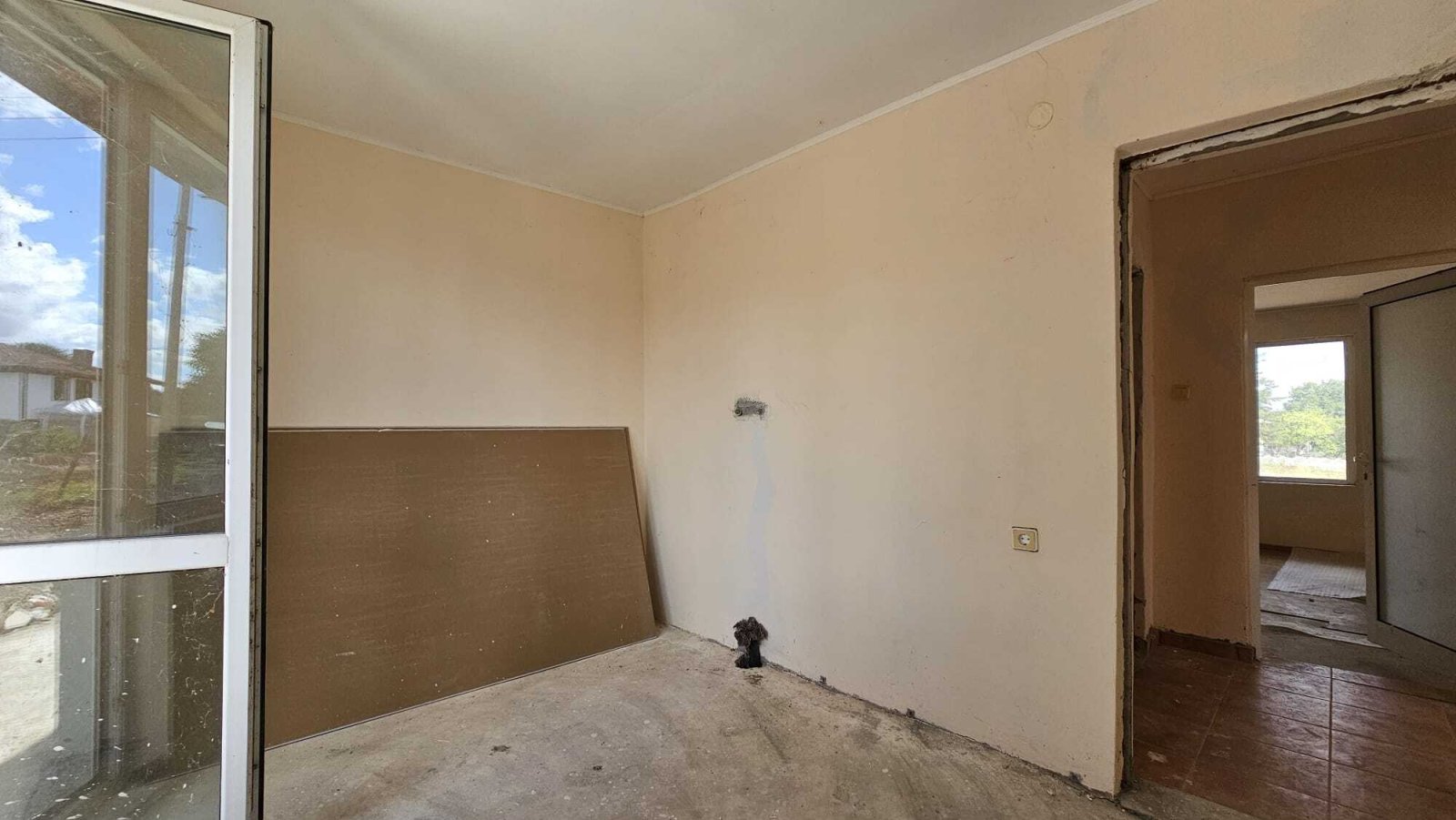 Bungalow in need of renovation in the village of Dyulevo, Bulgaria