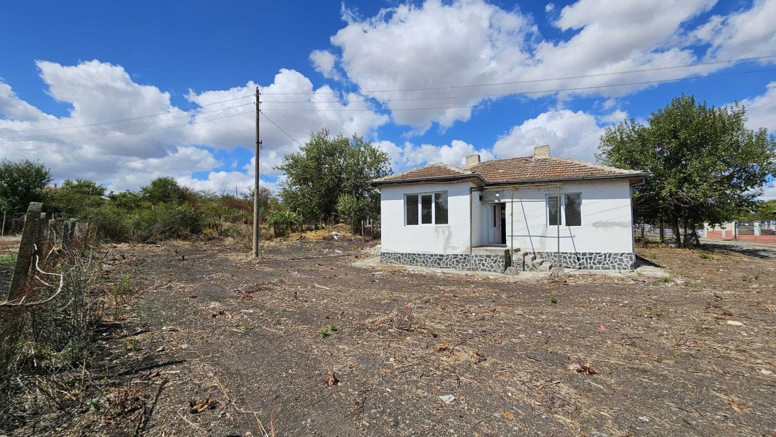 Bungalow in need of renovation in the village of Dyulevo, Bulgaria