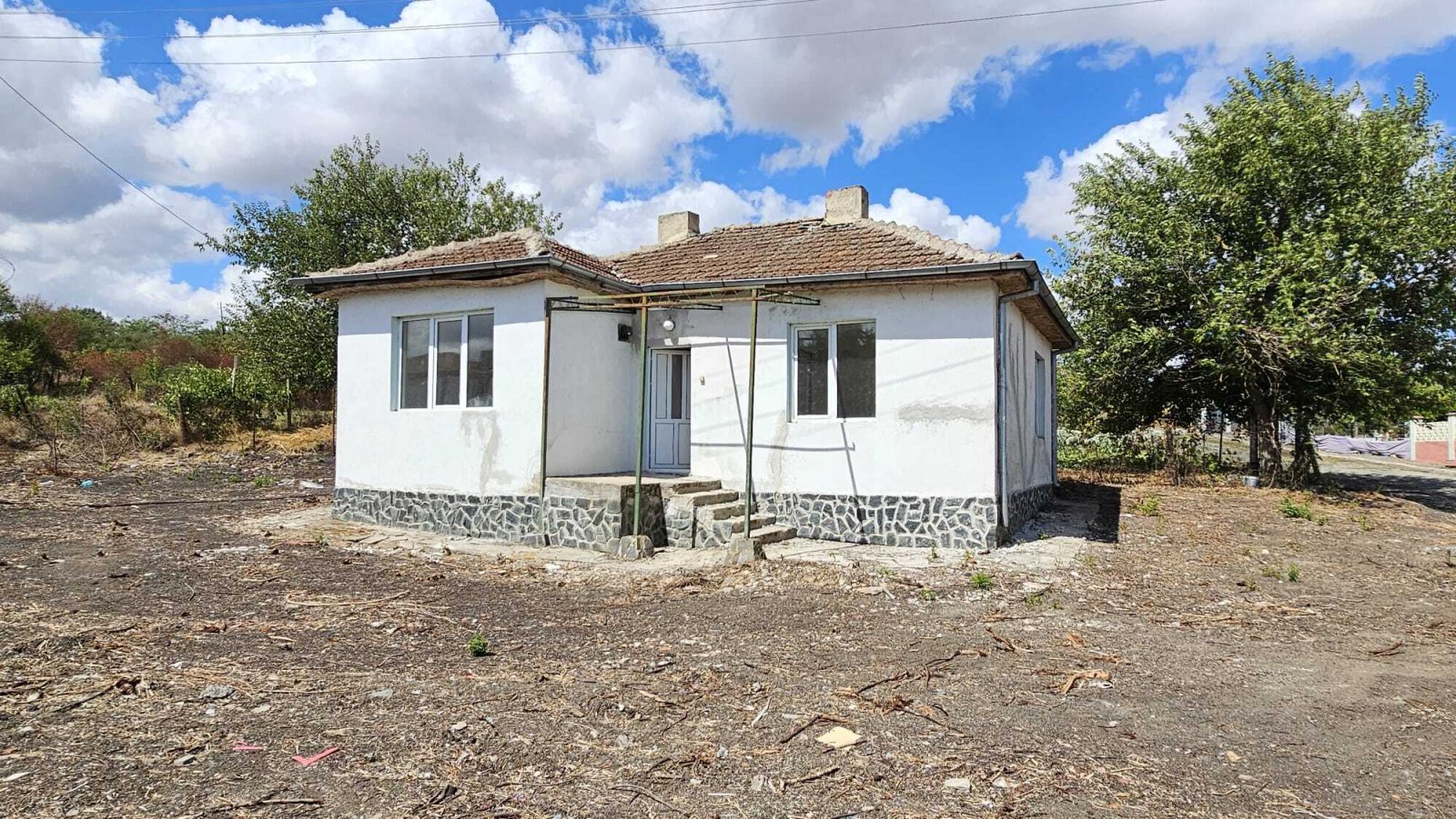 Dyulevo: Bungalow in need of renovation in the village of Dyulevo, Bulgaria 