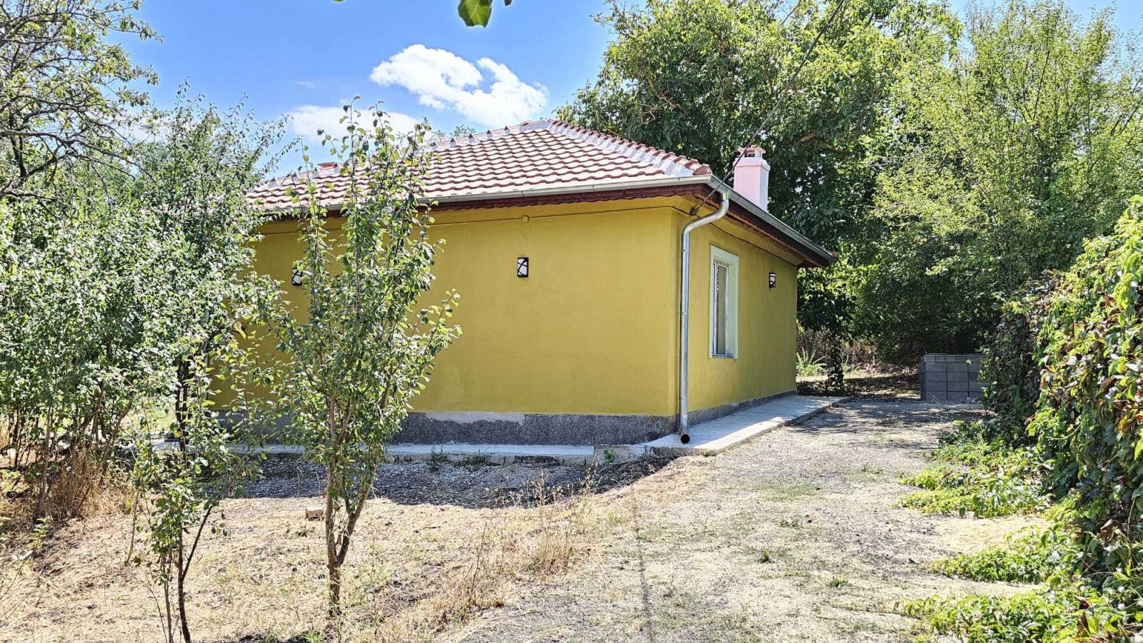 Bungalow in the village of Dyulevo, Burgas region, Bulgaria