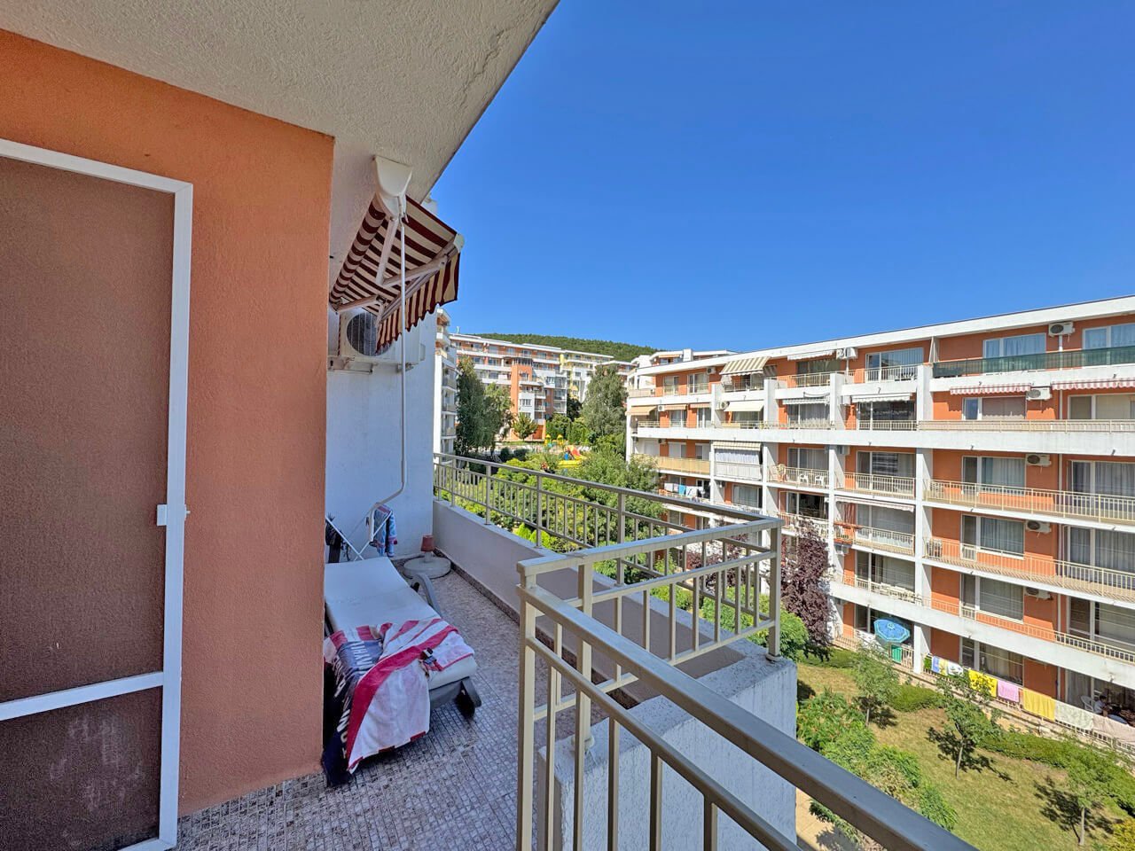 Three-room apartment with sea view in the Crown Fort complex in Sveti Vlas