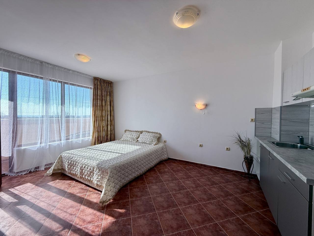 Studio with sea view in the Arkite complex in Kosharitsa