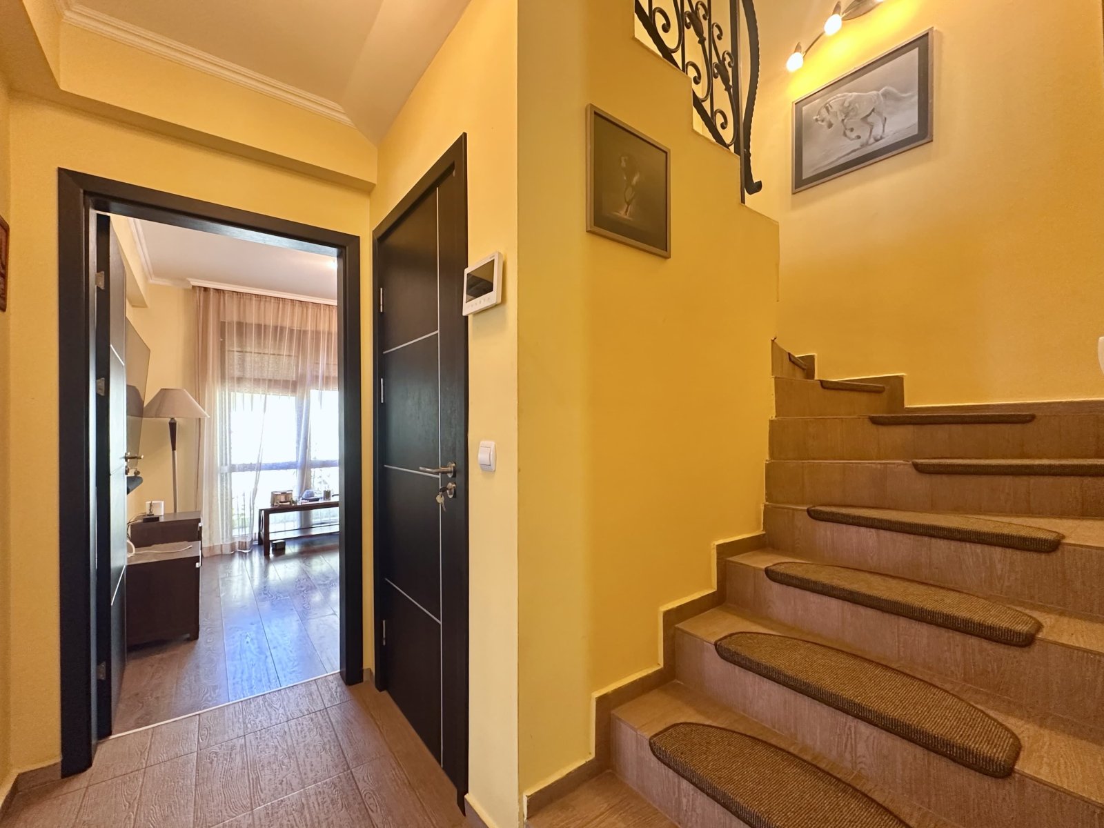 Two-story house with swimming pool in Kosharitsa