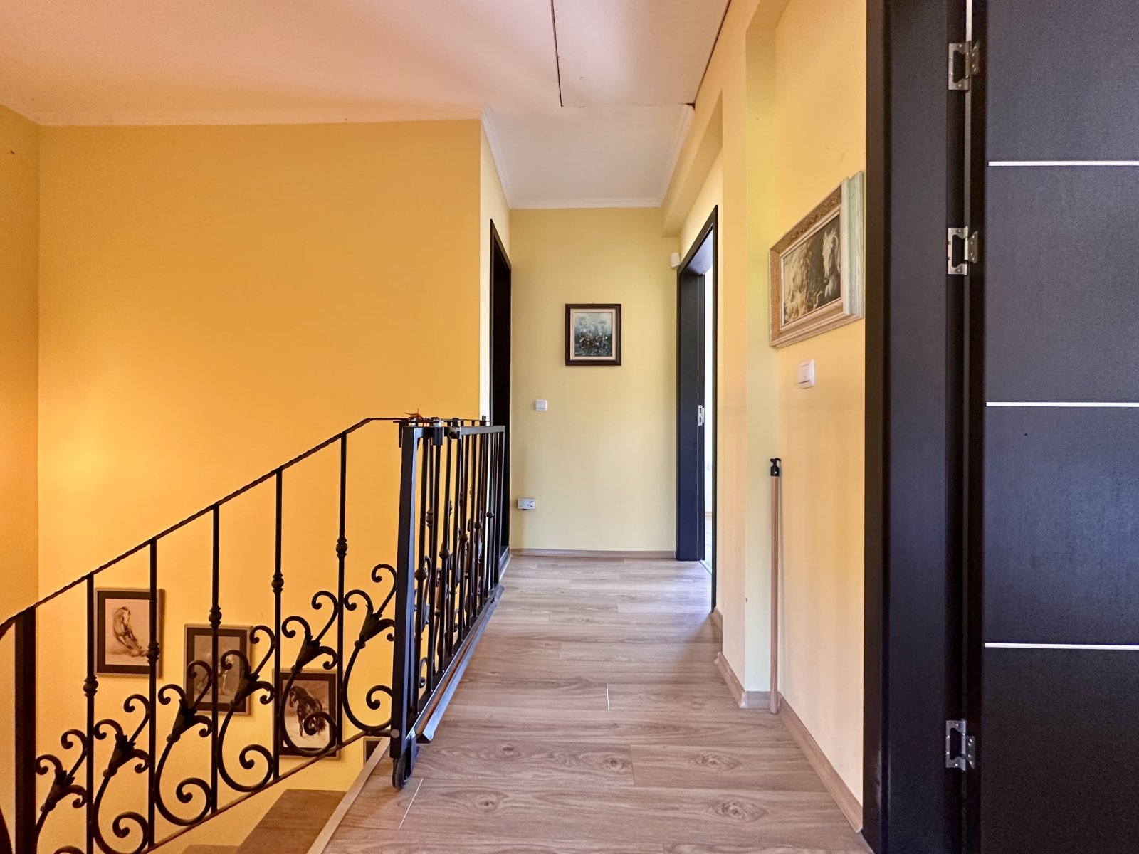 Two-story house with swimming pool in Kosharitsa