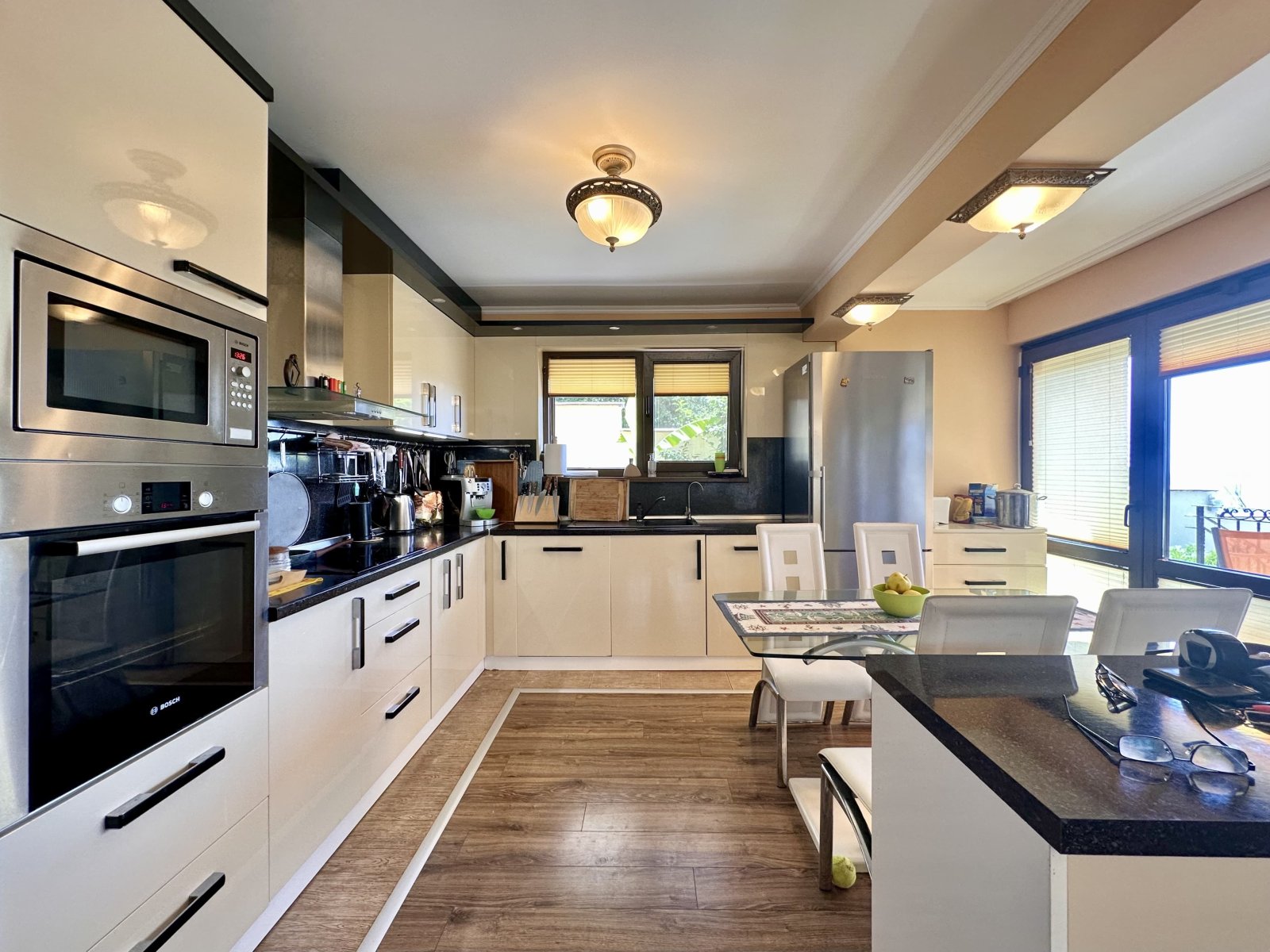 Two-story house with swimming pool in Kosharitsa