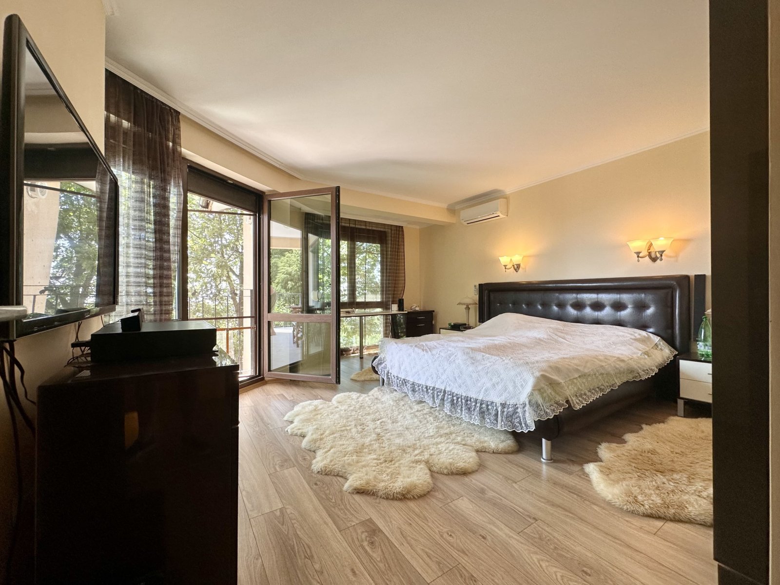 Two-story house with swimming pool in Kosharitsa