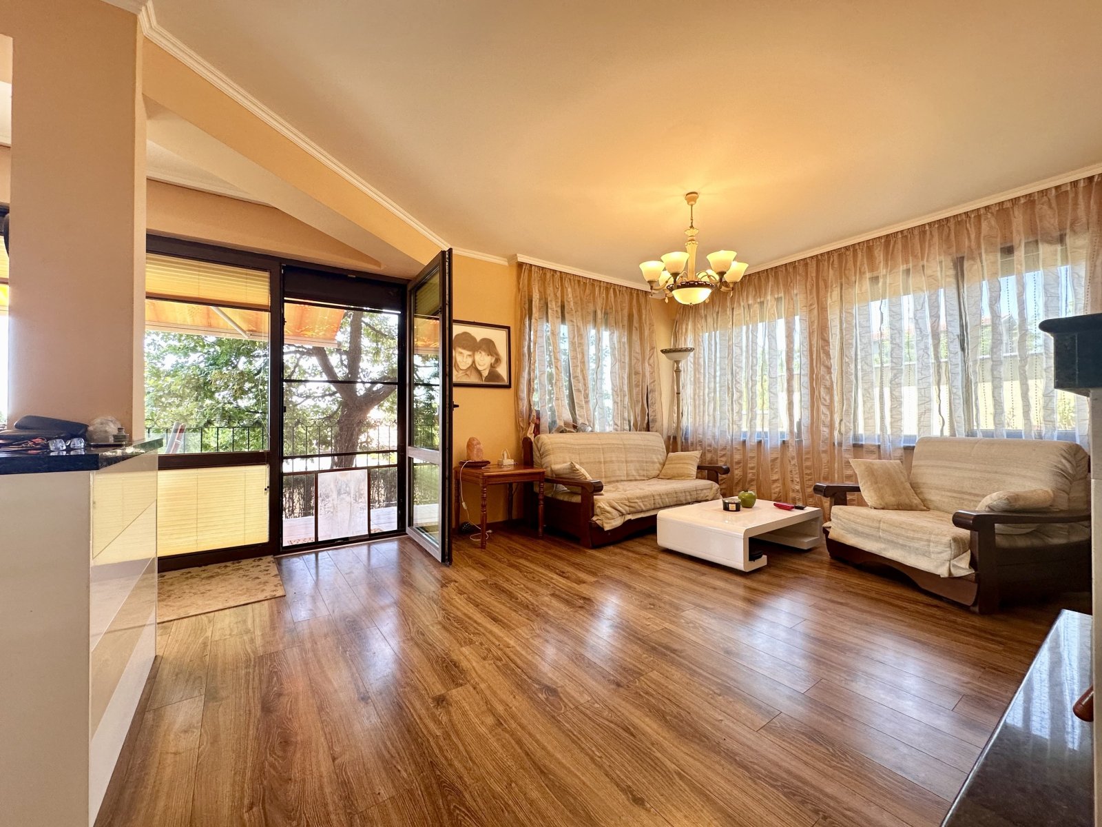 Two-story house with swimming pool in Kosharitsa