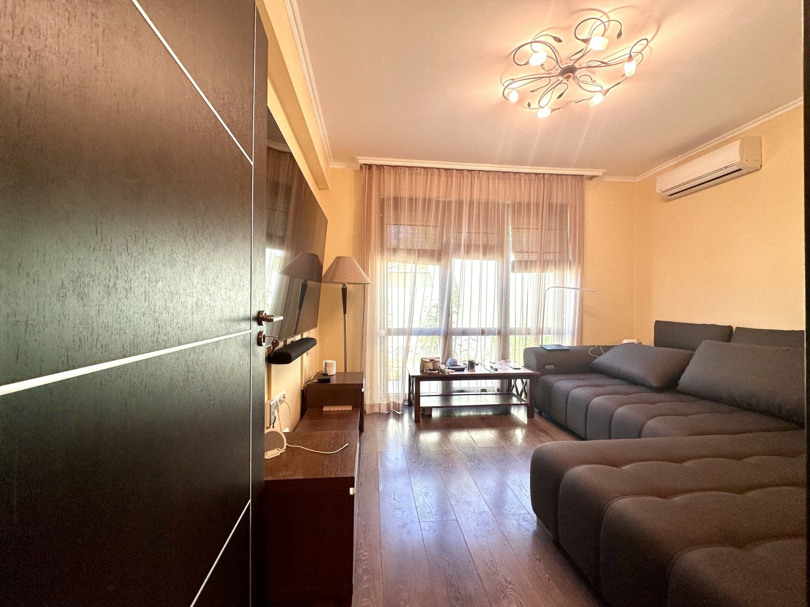 Two-story house with swimming pool in Kosharitsa