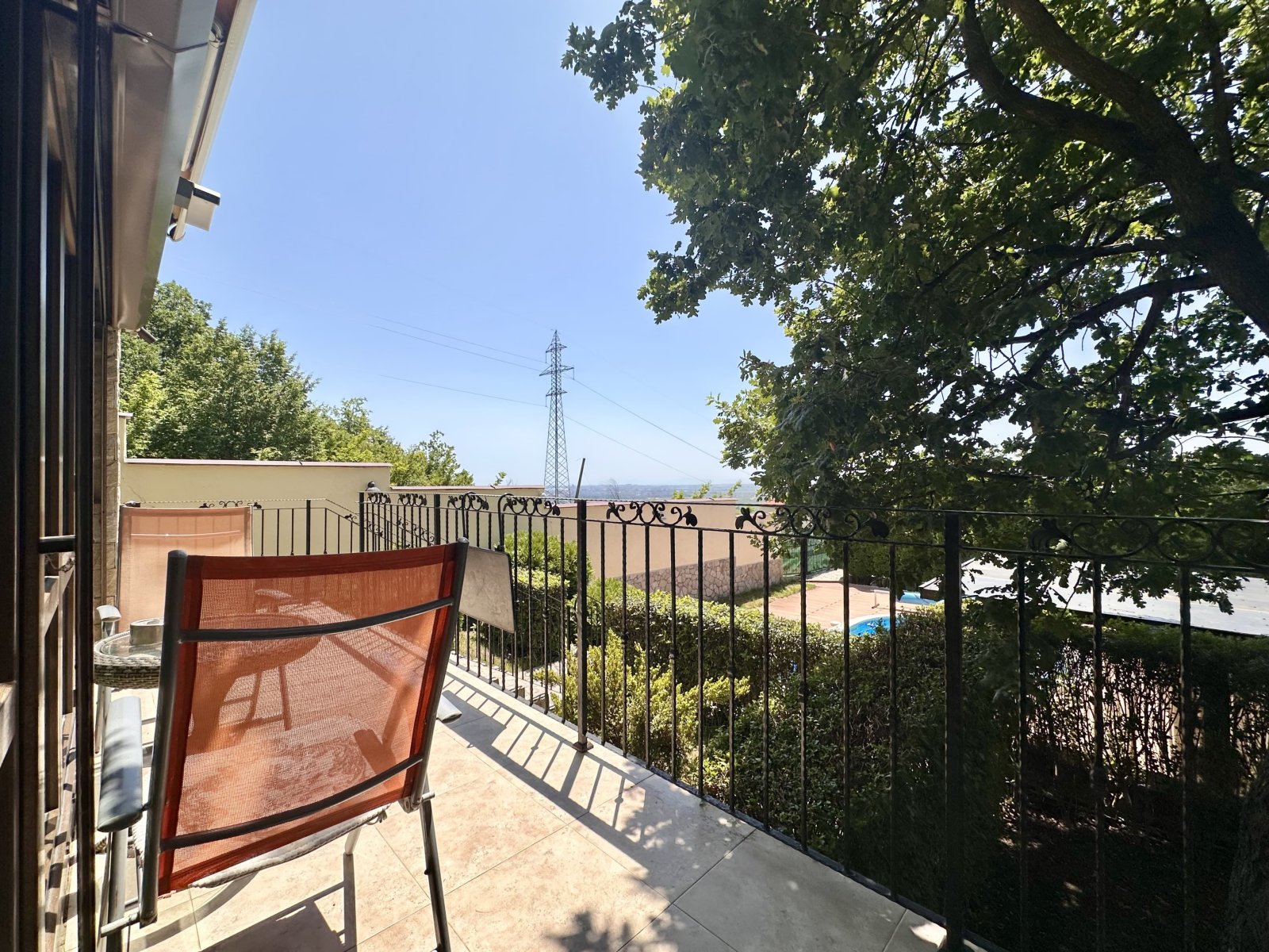Two-story house with swimming pool in Kosharitsa
