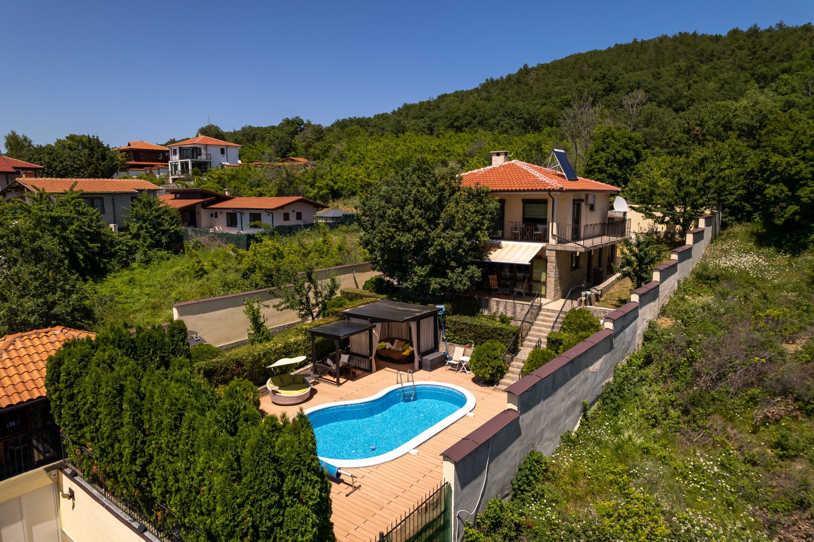 Two-story house with swimming pool in Kosharitsa