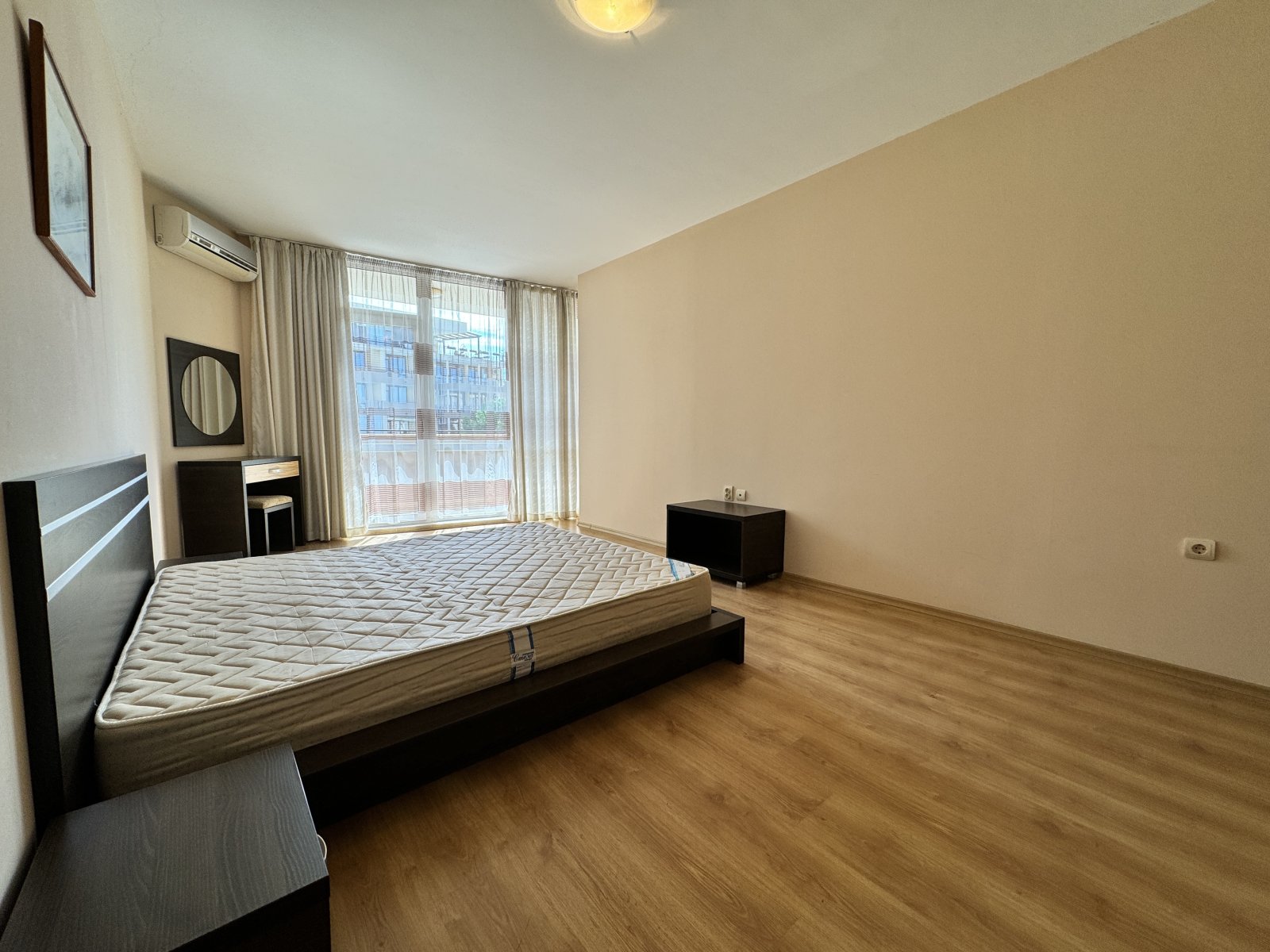 Two-room apartment in the Luxor complex in Sveti Vlas with a view of the pool.