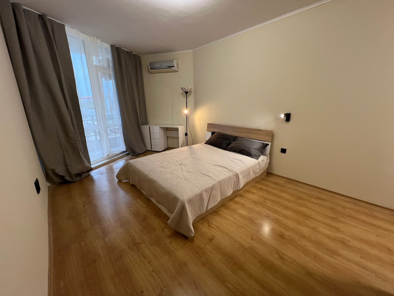 Two-room apartment with sea and mountain views in the Luxor complex in Sveti Vlas