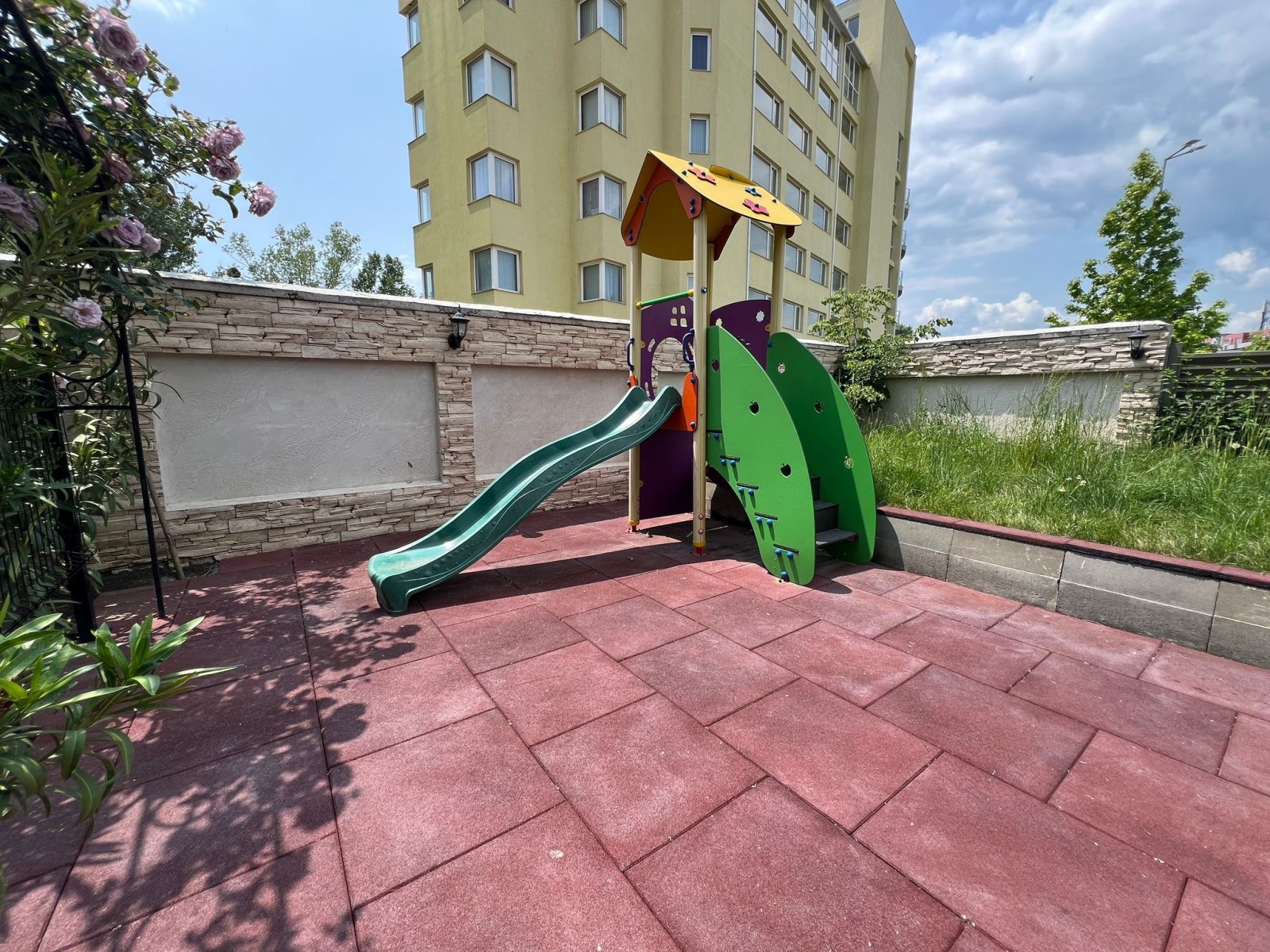 Two-room apartment in the Magnolia 6 complex at Sunny Beach