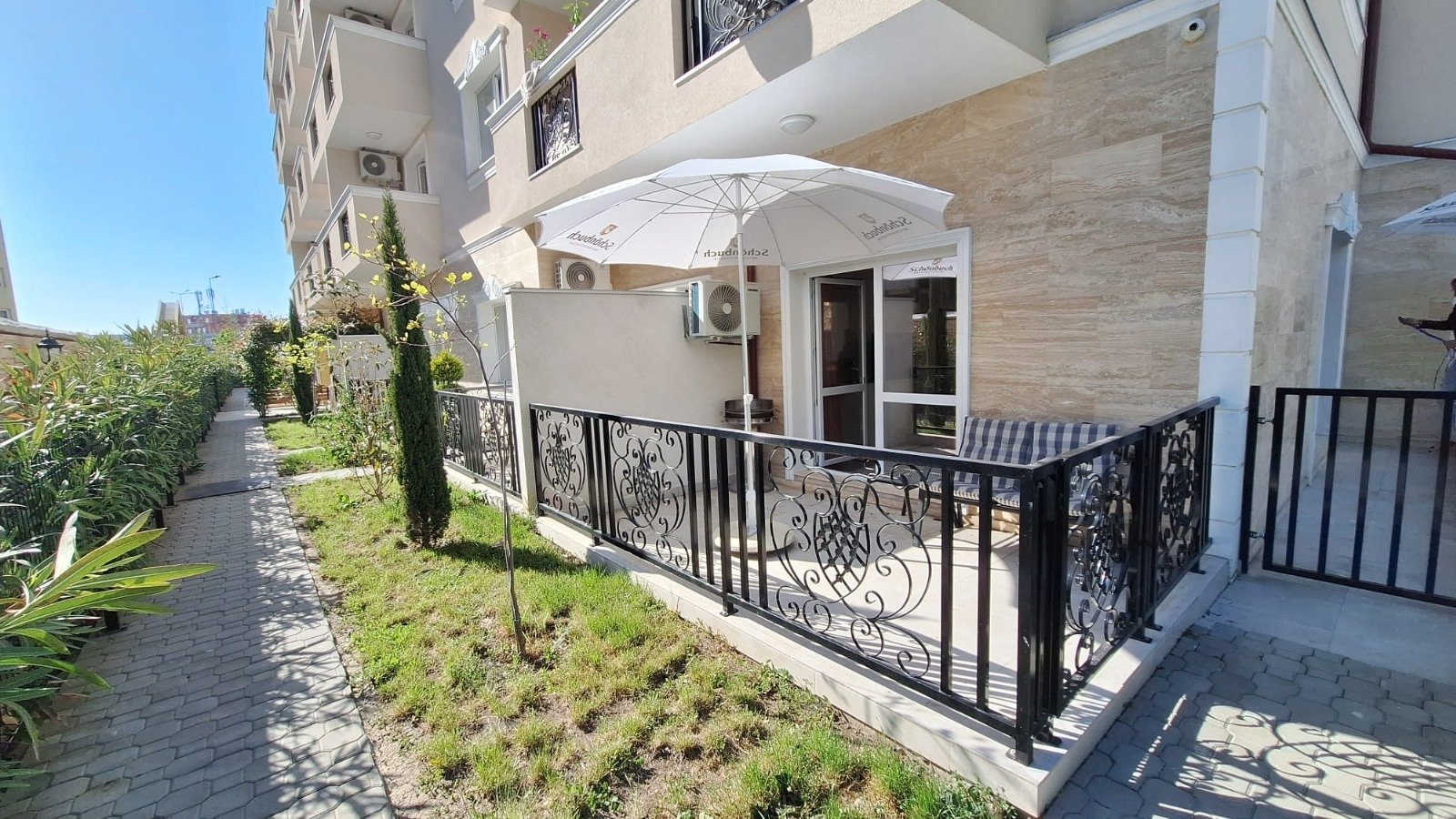 Two-room apartment in the Magnolia 6 complex at Sunny Beach