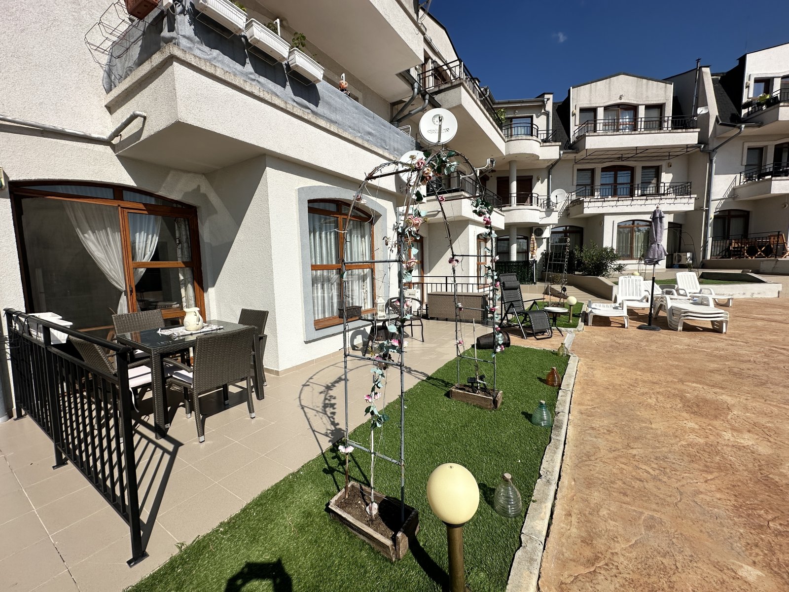 3-room apartment with pool view in Nessebar View Kosharitsa, Bulgaria