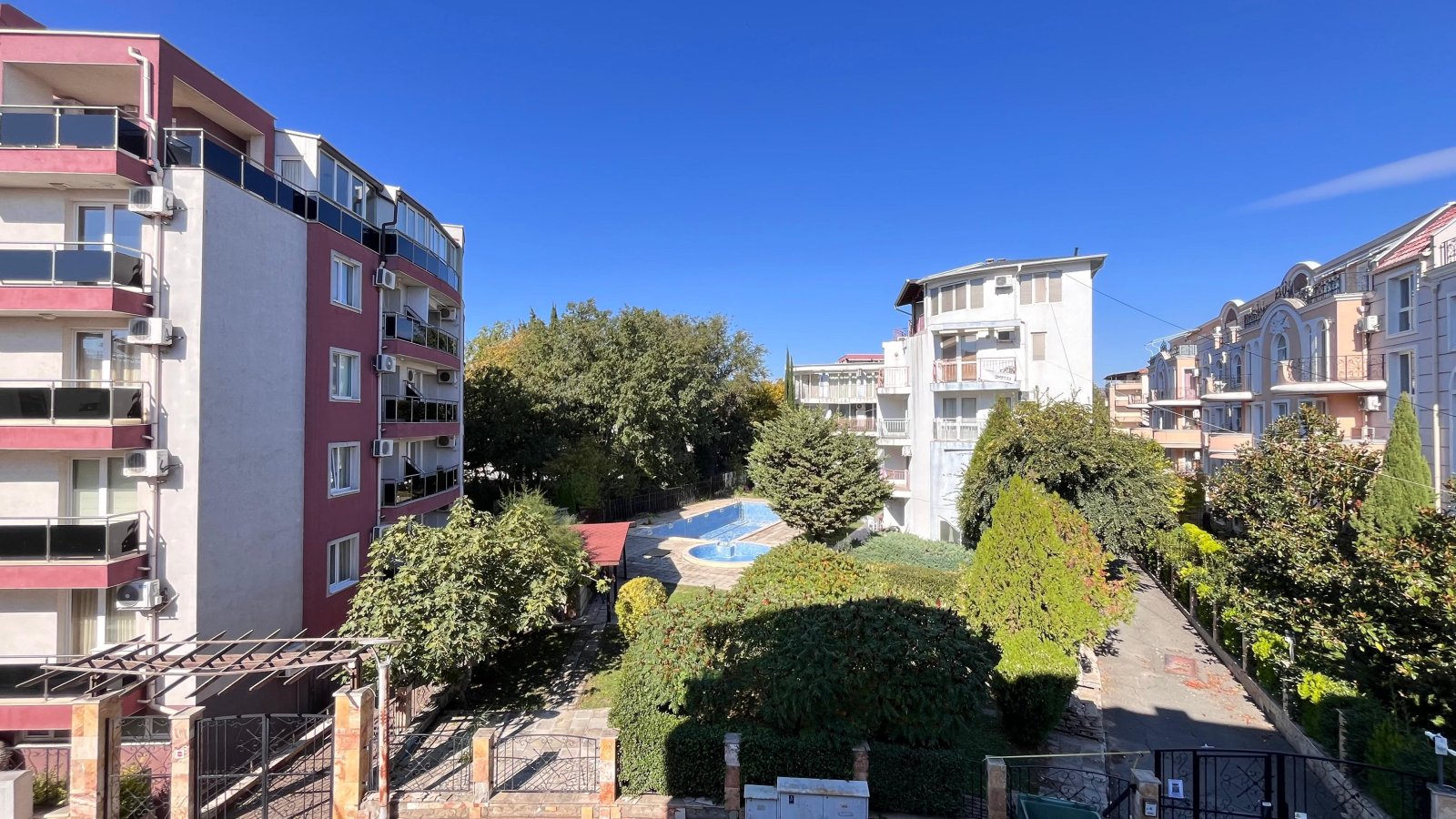 Spacious two-room apartment without maintenance fees in Ravda – just a few minutes from the South Beach