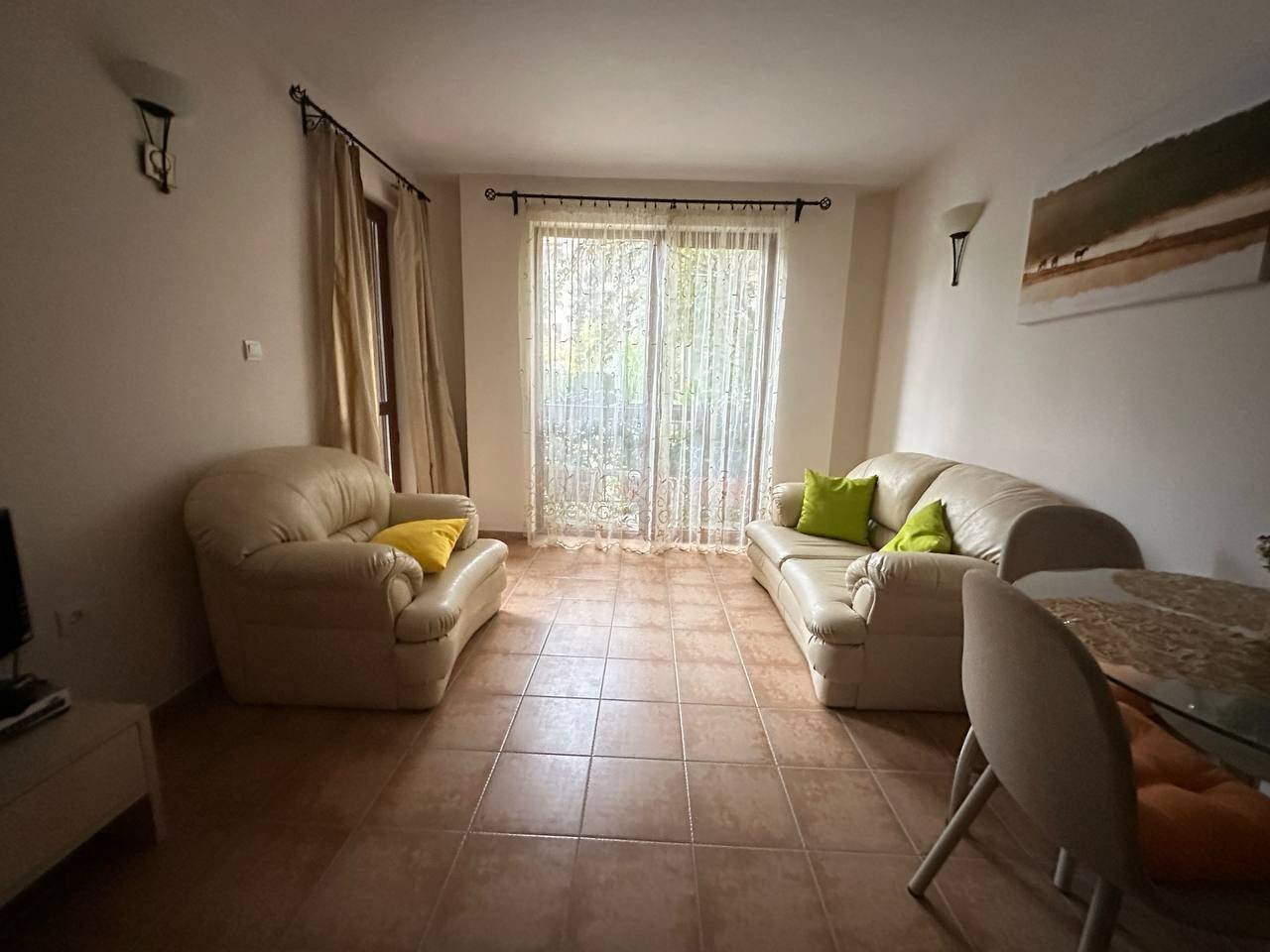 Three-room apartment in the Cascadas 1 complex – with a view of the pool