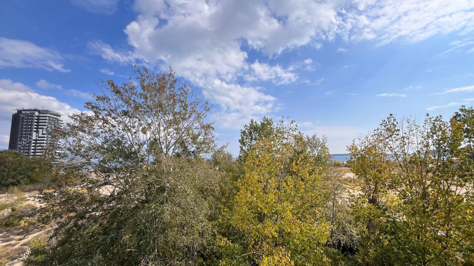 Two-room apartment in the first line to the beach in Sunny Beach, in the Golden Beach complex.