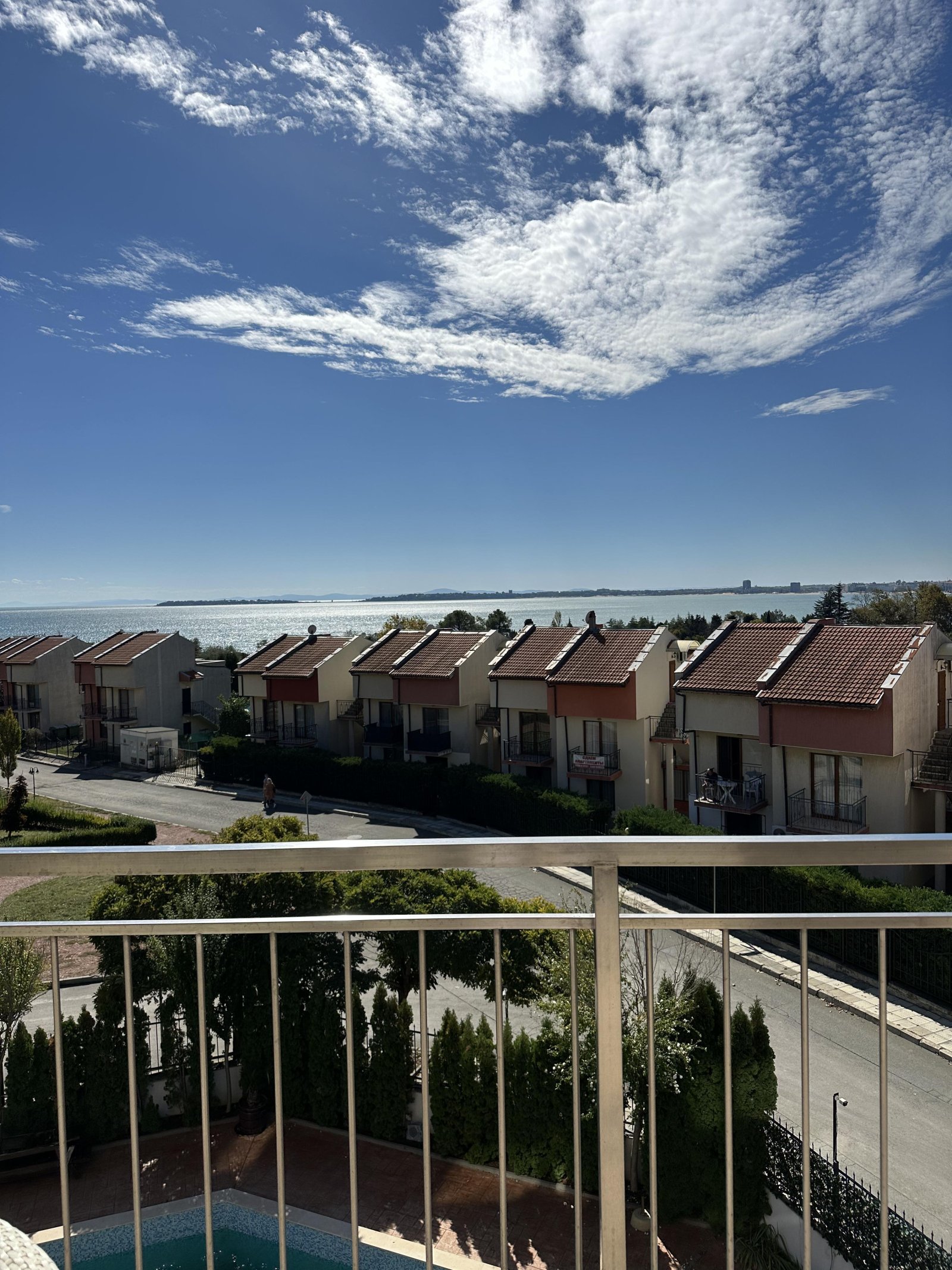 Two-room apartment in the Aria residential complex with sea view in Sveti Vlas