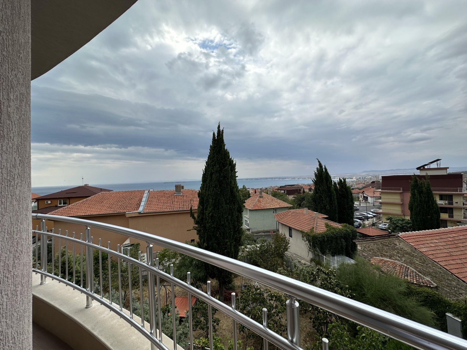 Two-story house with garage in Sveti Vlas