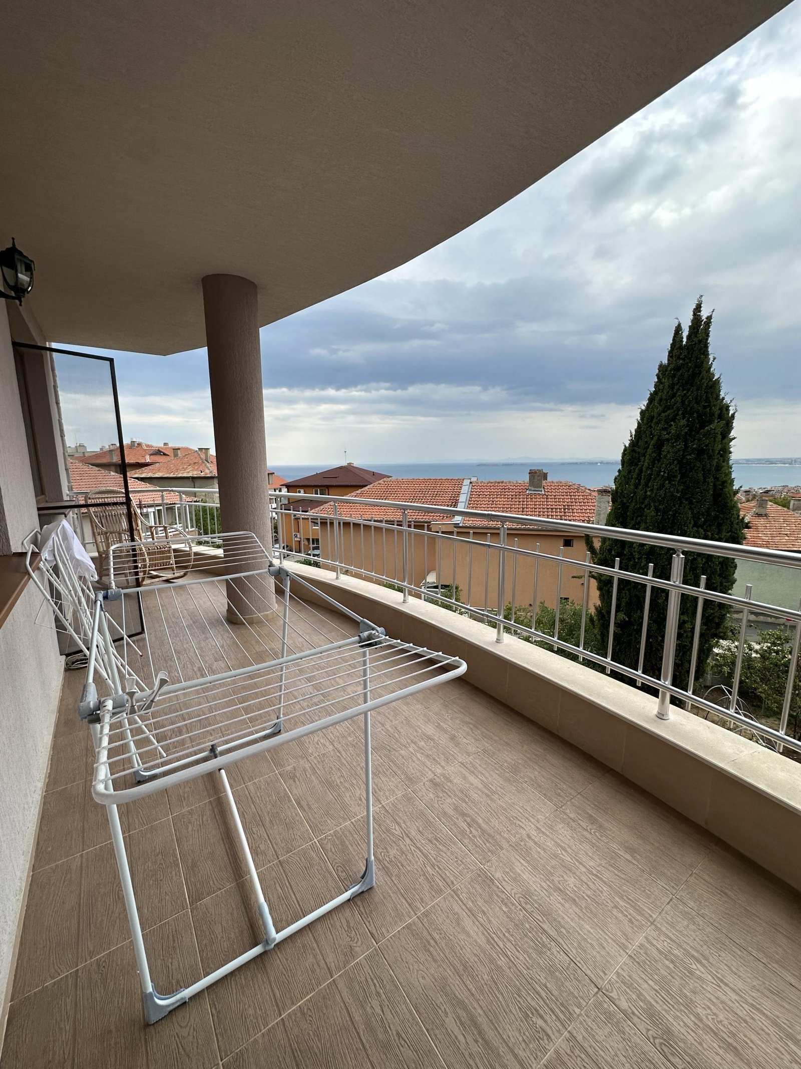 Two-story house with garage in Sveti Vlas