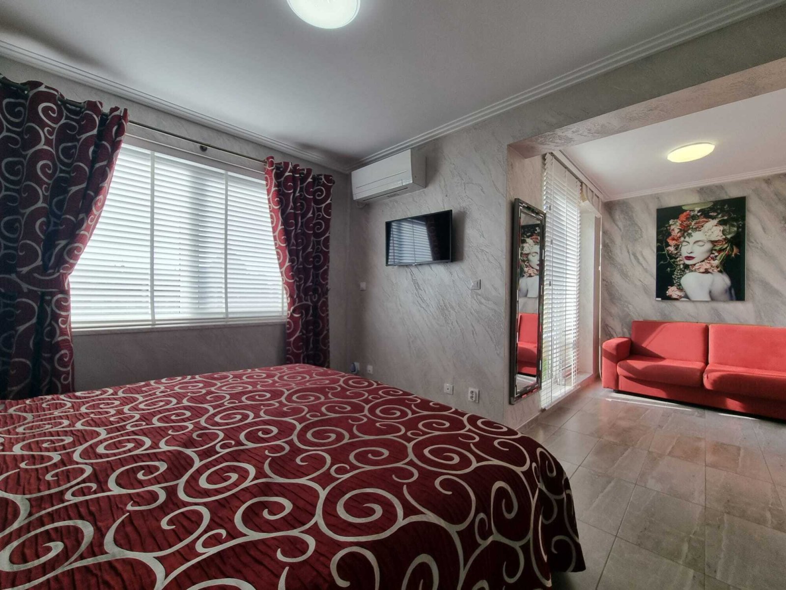 Large luxuriously furnished 3-room apartment in Sea Dreams Sunny Beach Bulgaria