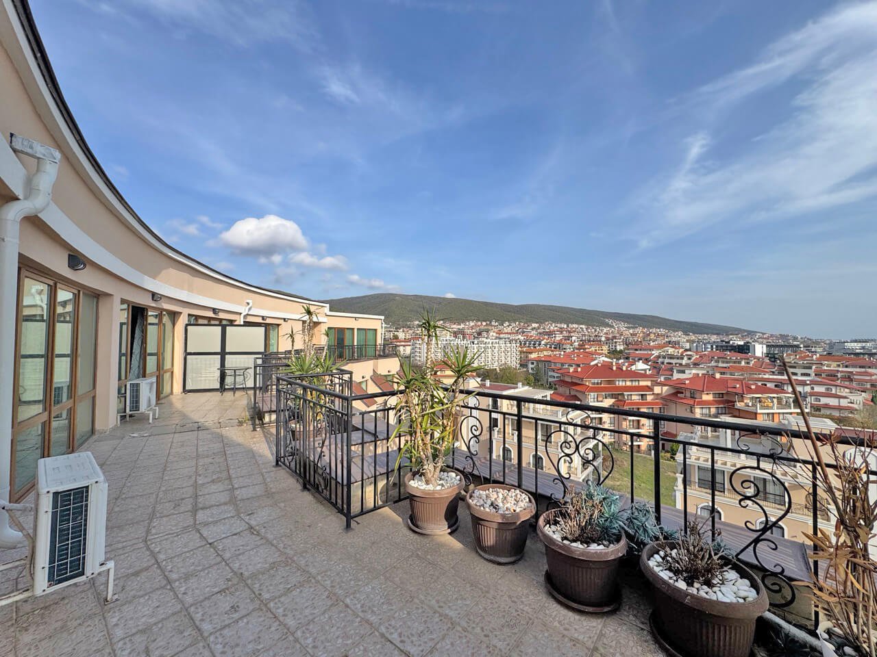 Two-room apartment with sea view in the Grand Hotel complex in Sveti Vlas, Bulgaria.