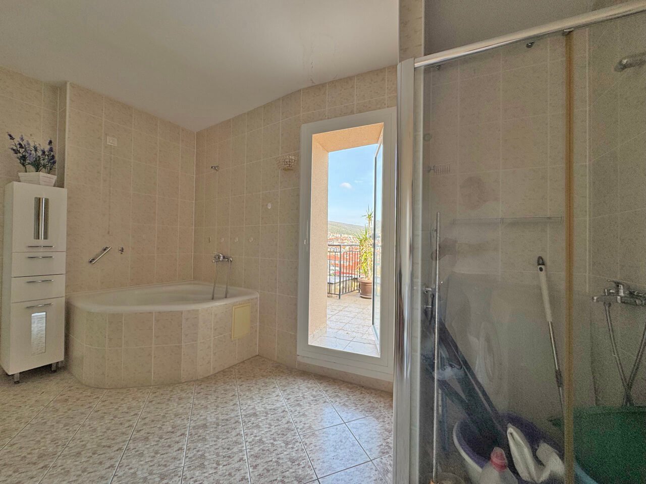 Two-room apartment with sea view in the Grand Hotel complex in Sveti Vlas, Bulgaria.