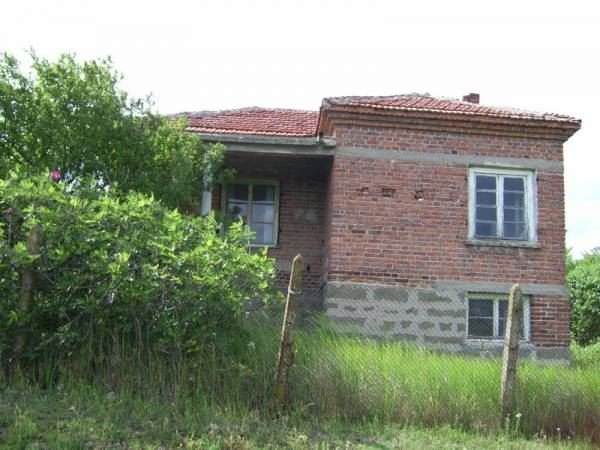 Detached house in the village of Dobrinovo, Bulgaria