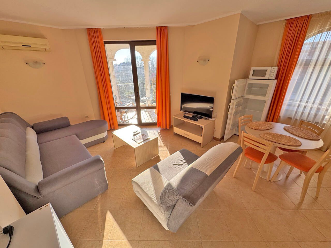 Sunny Beach: Three-room apartment in the Royal Sun residential complex, Sunny Beach, Bulgaria. 