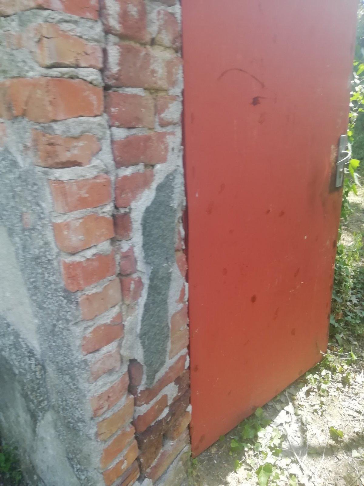 Building plot with an old, dilapidated house