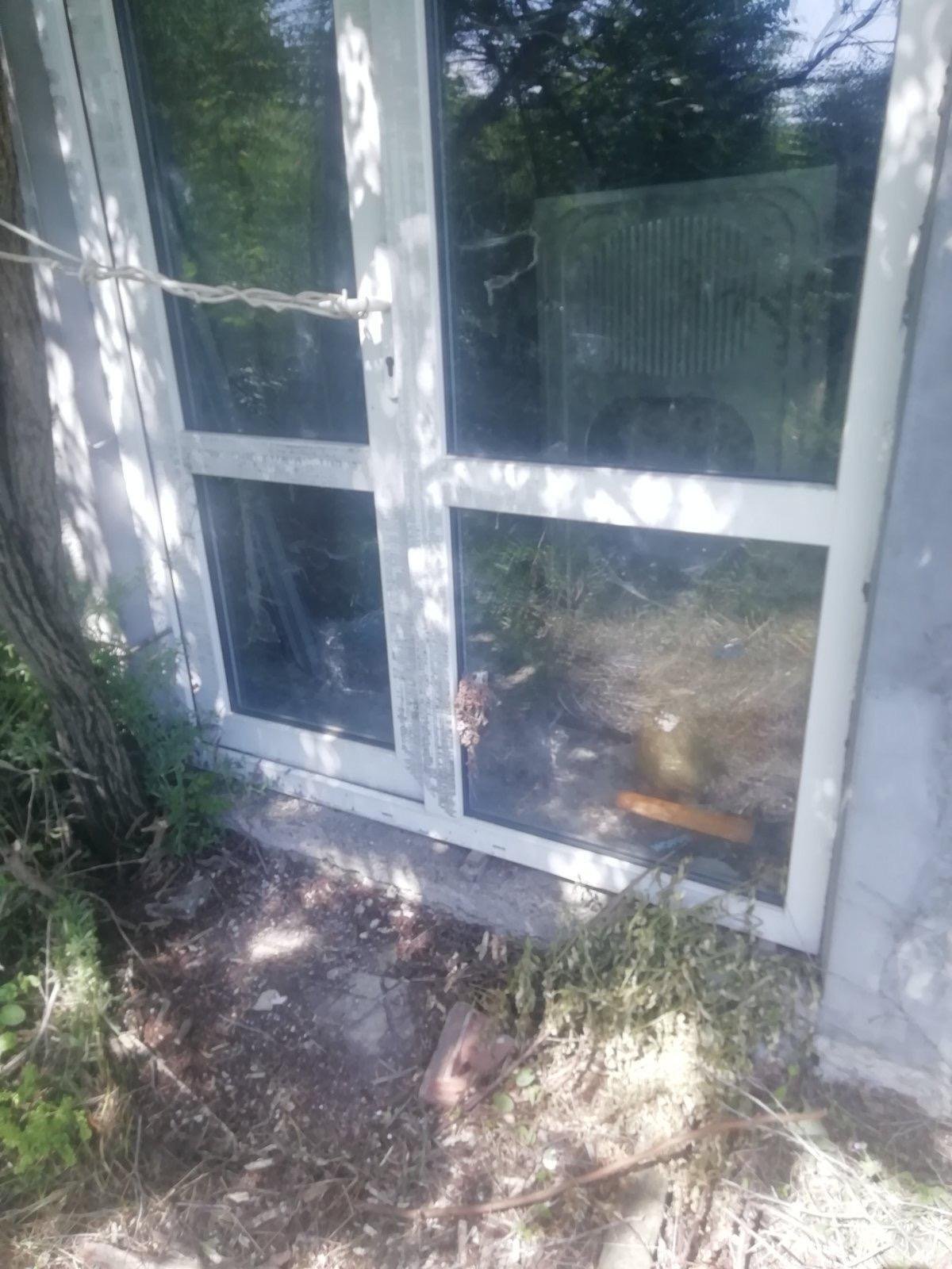 Building plot with an old, dilapidated house