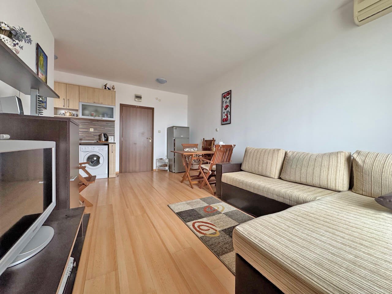 Two-room apartment in the Sunny Day 6 complex, Tănkovo, Bulgaria