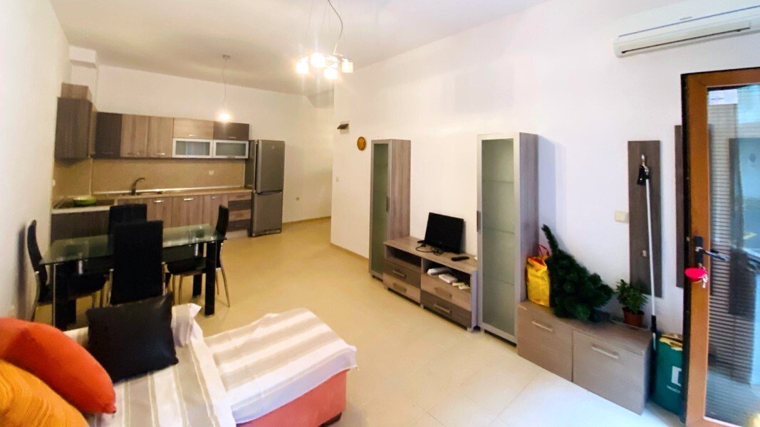 Appartamento con 2 camere senza spese di manutenzione in un edificio residenziale a Pomorie, Bulgaria