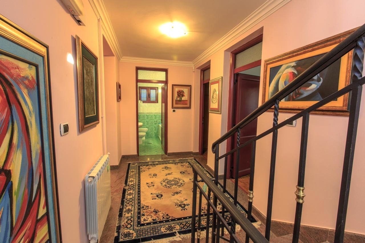 Antik möbliertes, geräumiges Haus mit Meerblick in Bar, Šušanj