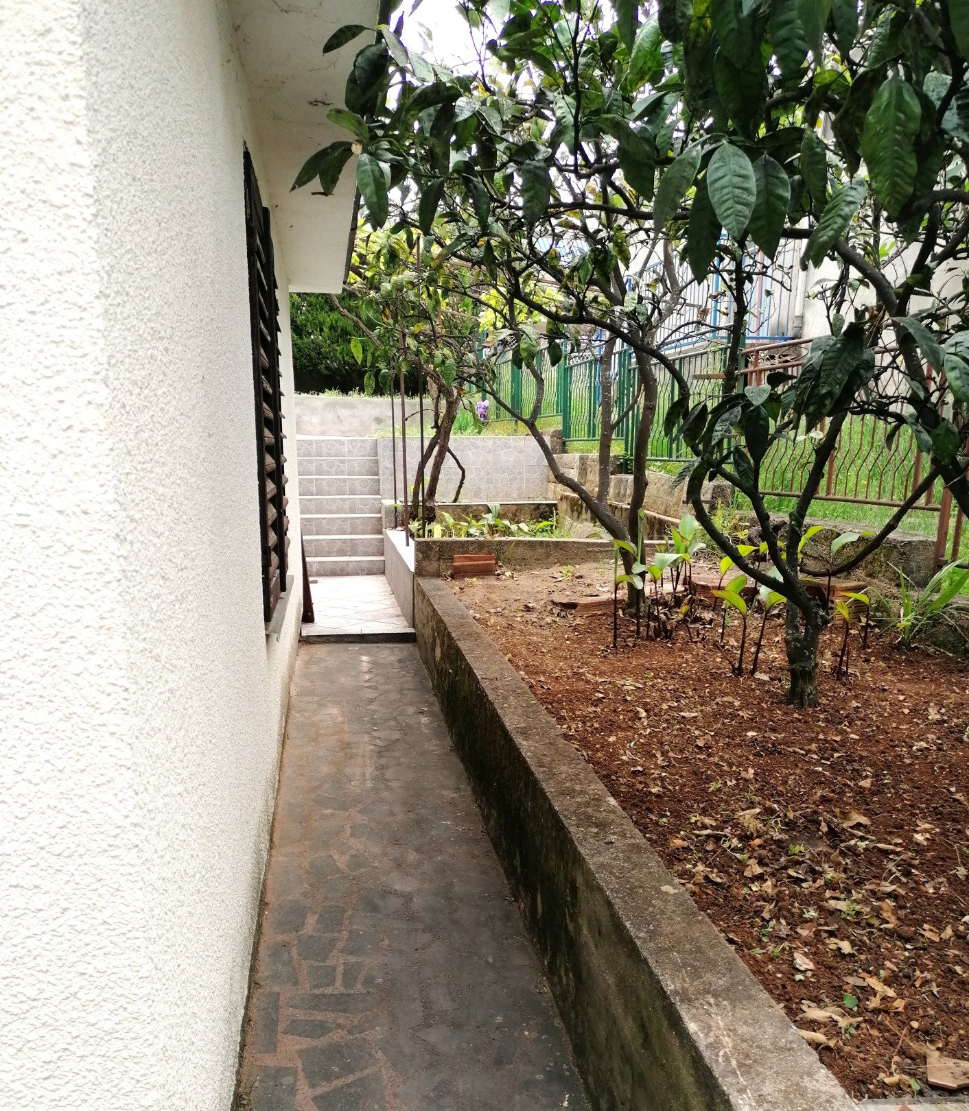 Mehrfamilienhaus zum Wohnen und Vermieten in Bar, Utjeha