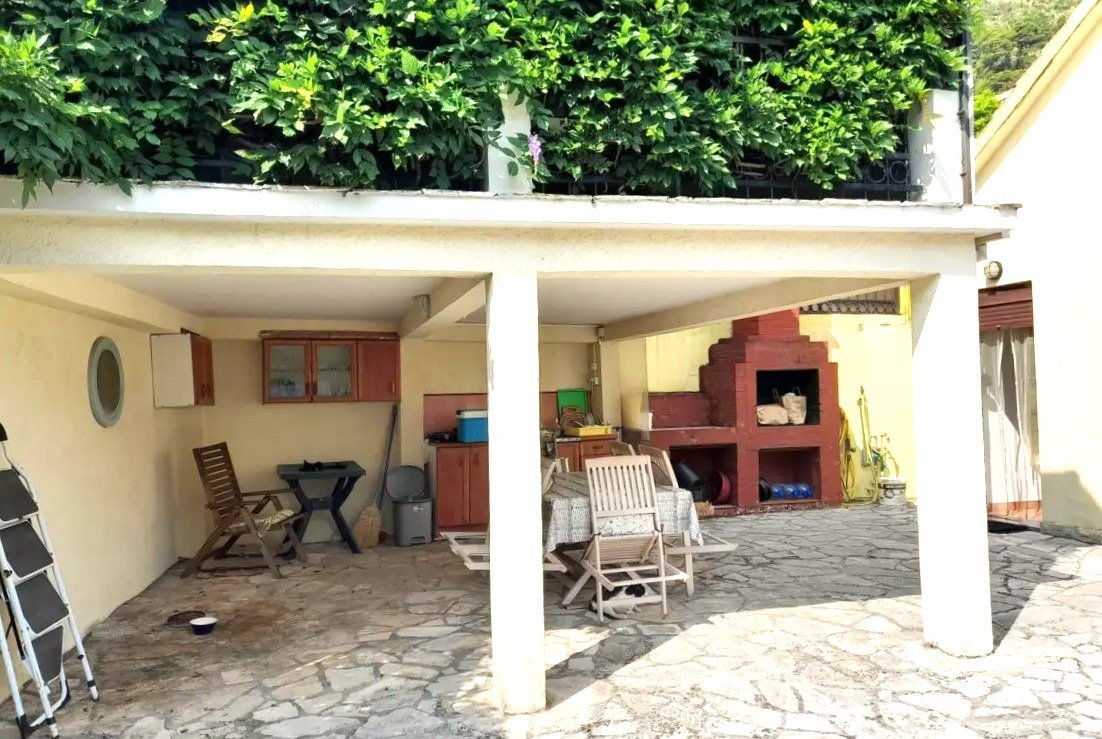 Familienhaus mit drei Schlafzimmern und atemberaubendem Meerblick – Prčanj, Kotor