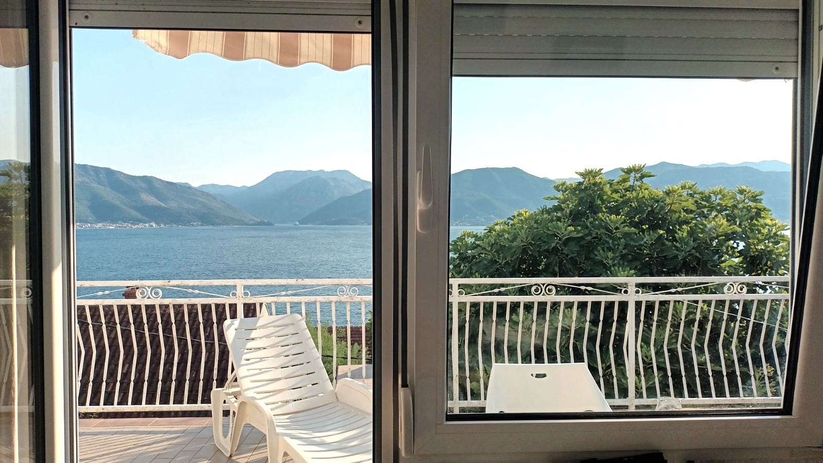 Freistehendes Haus in Krašići, nur 150 Meter vom Meer entfernt, mit atemberaubendem Blick über die gesamte Bucht