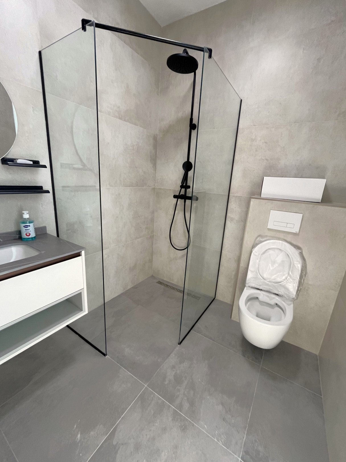 Neues, modernes Haus mit Swimmingpool und Doppelgarage in Meeresnähe – Ruhe und Stil in Kotor, Krimovice