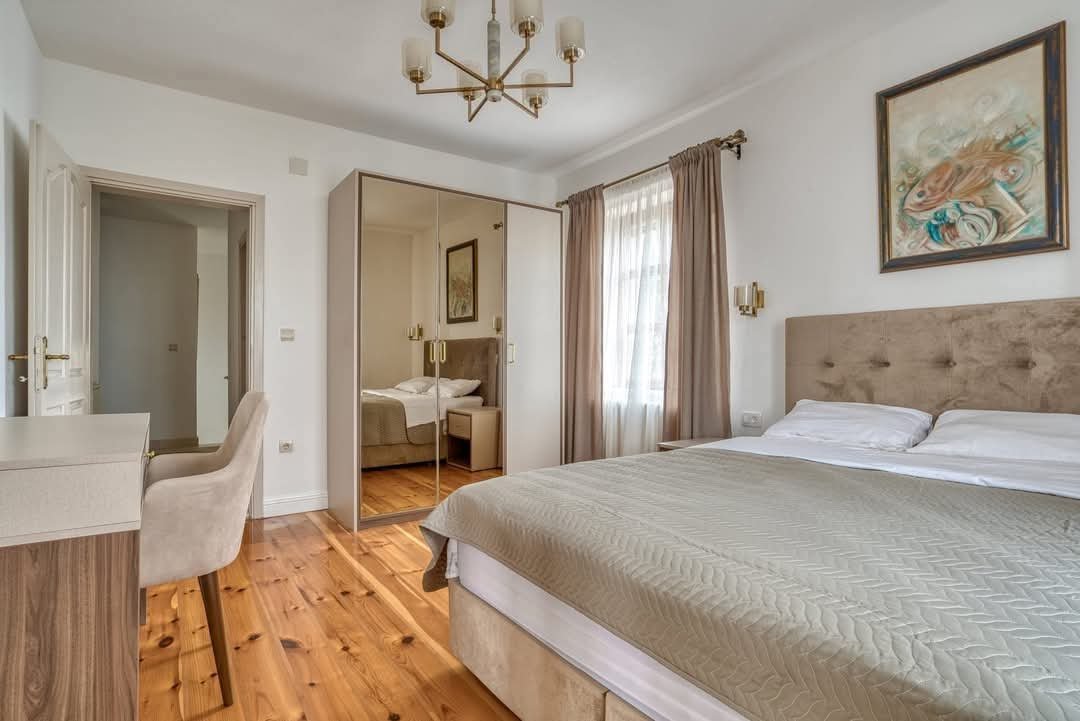 Exklusive Villa mit Pool und großem Grundstück mit Panoramablick auf Meer und Berge in Reževići