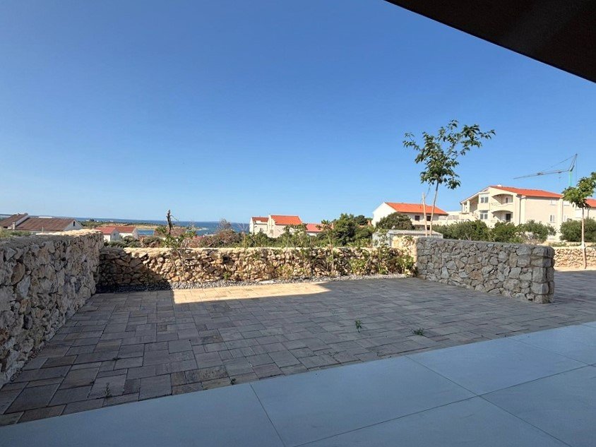 Neues, modernes Apartment mit großer Terrasse und Garten – Novalja, Pag