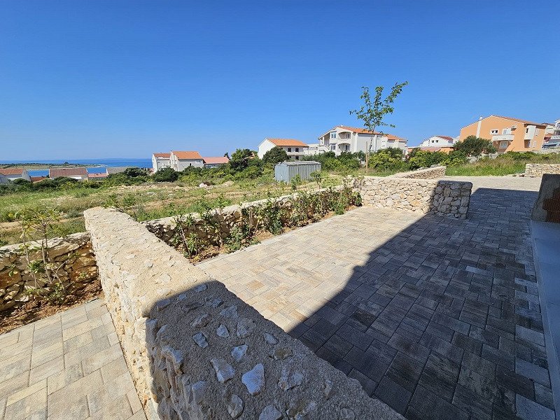 Neues, modernes Apartment mit großer Terrasse und Garten – Novalja, Pag