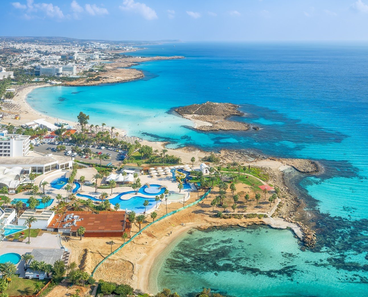 Anlagevilla neben dem neuesten Yachthafen Zyperns, mit privatem Grundstück und Swimmingpool