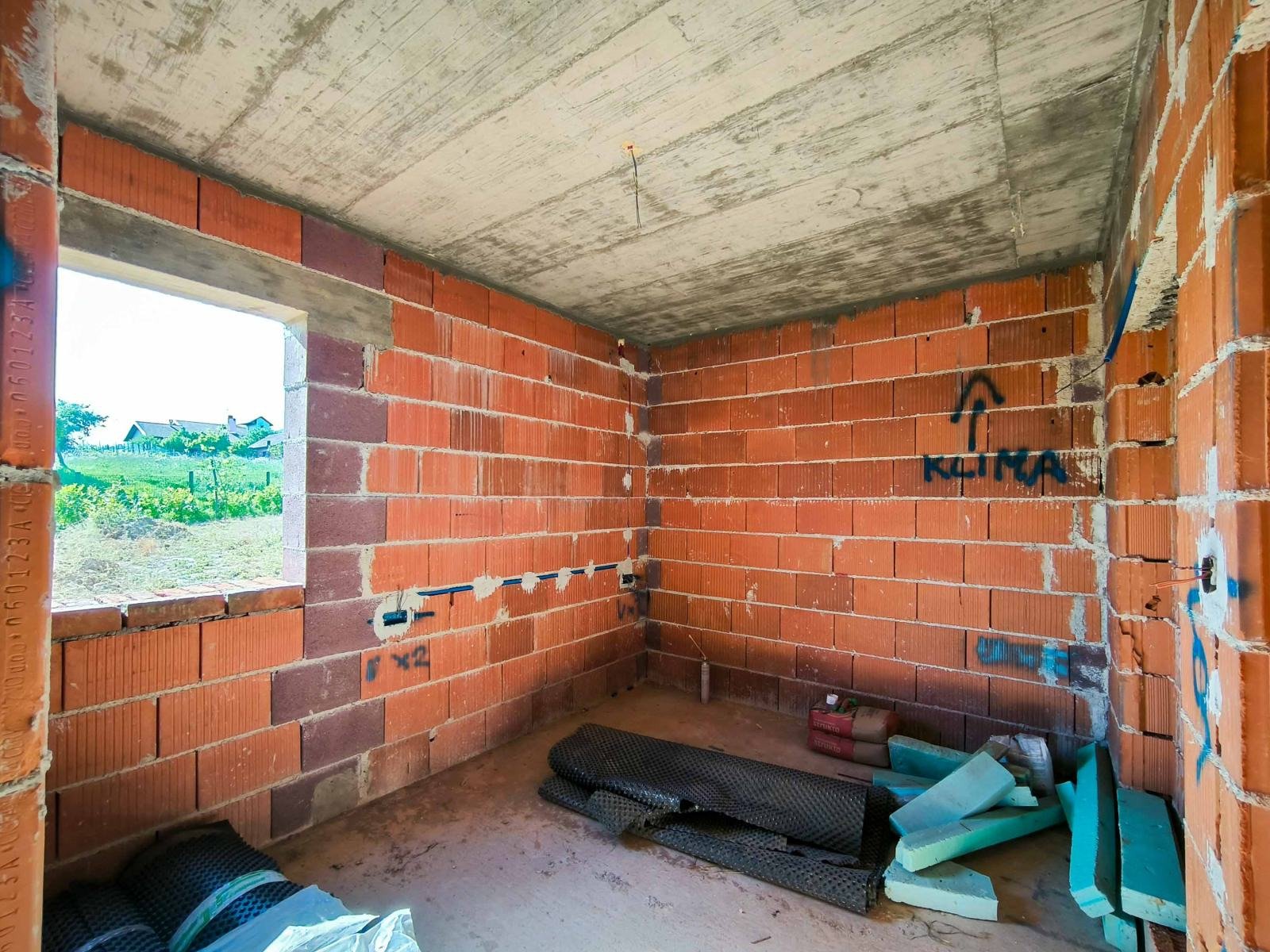 Haus im Bau auf einem großen Grundstück von 3500 m² mit Obstgarten – Vrbovec, Celine