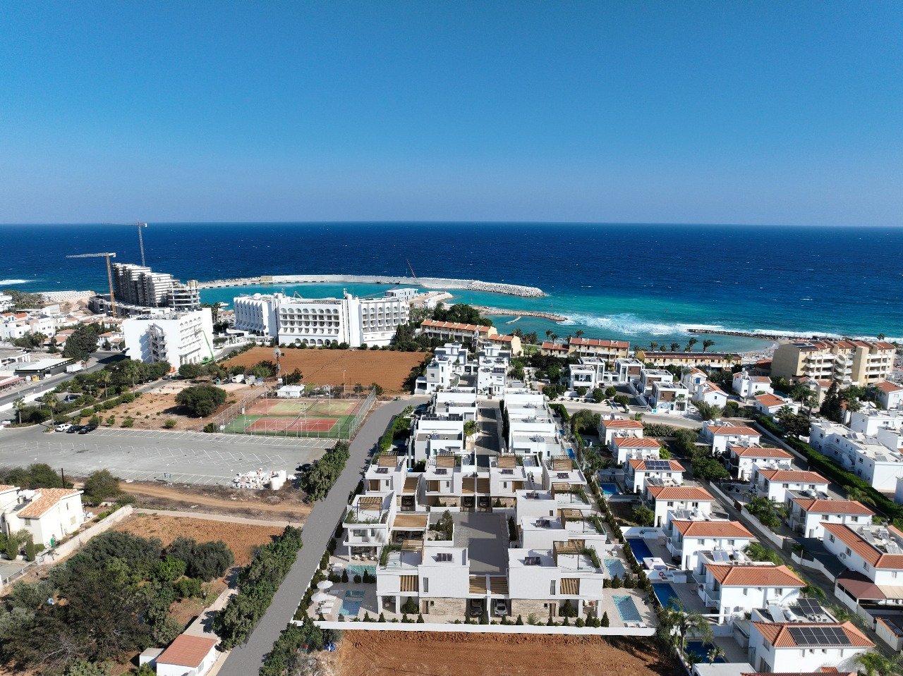 Anlagevilla (3+1 Schlafzimmer) mit garantierter Rendite von 5 %, 150 m vom Meer entfernt, direkt am Yachthafen in Zypern.