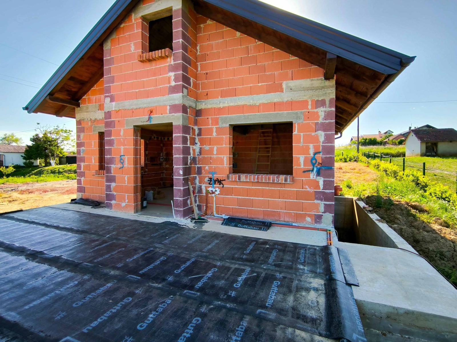 Haus im Bau auf einem großen Grundstück von 3500 m² mit Obstgarten – Vrbovec, Celine