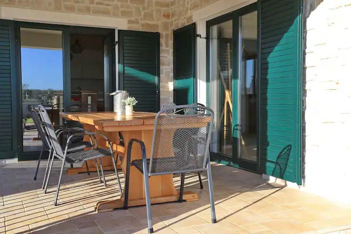 Vollständig möbliertes zweistöckiges Haus mit Swimmingpool in Privlaka, 250 Meter vom Strand entfernt