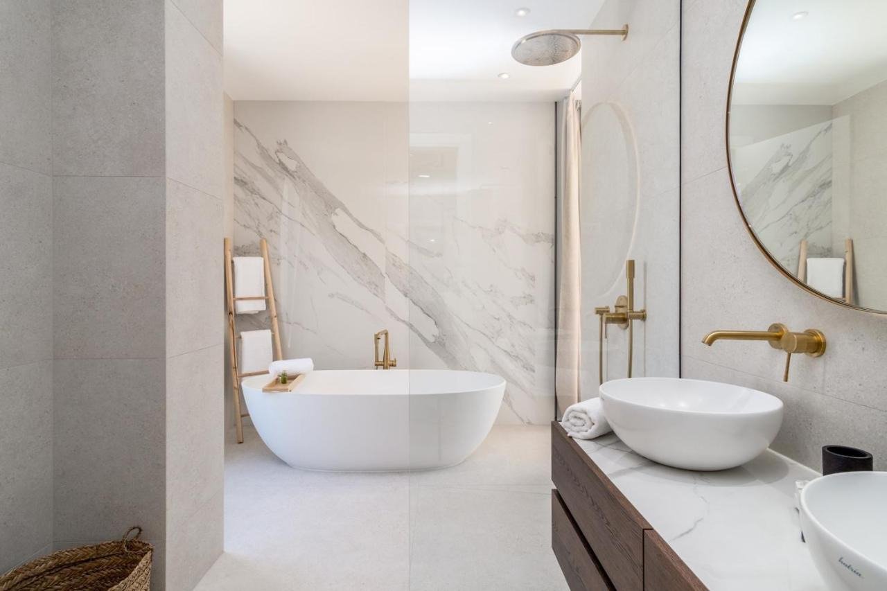 Luxusvilla mit Swimmingpool und Panoramablick auf Split