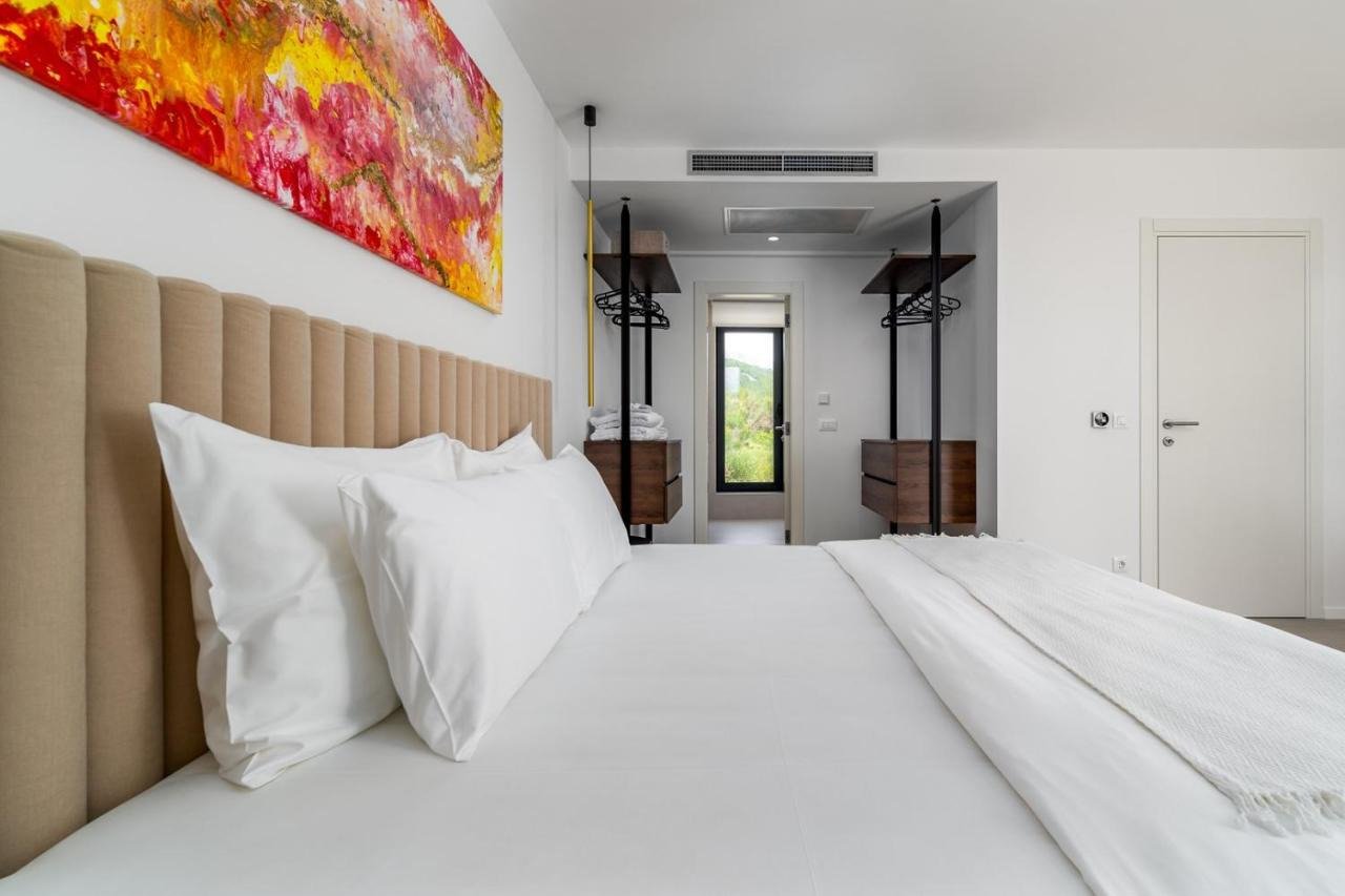 Luxusvilla mit Swimmingpool und Panoramablick auf Split