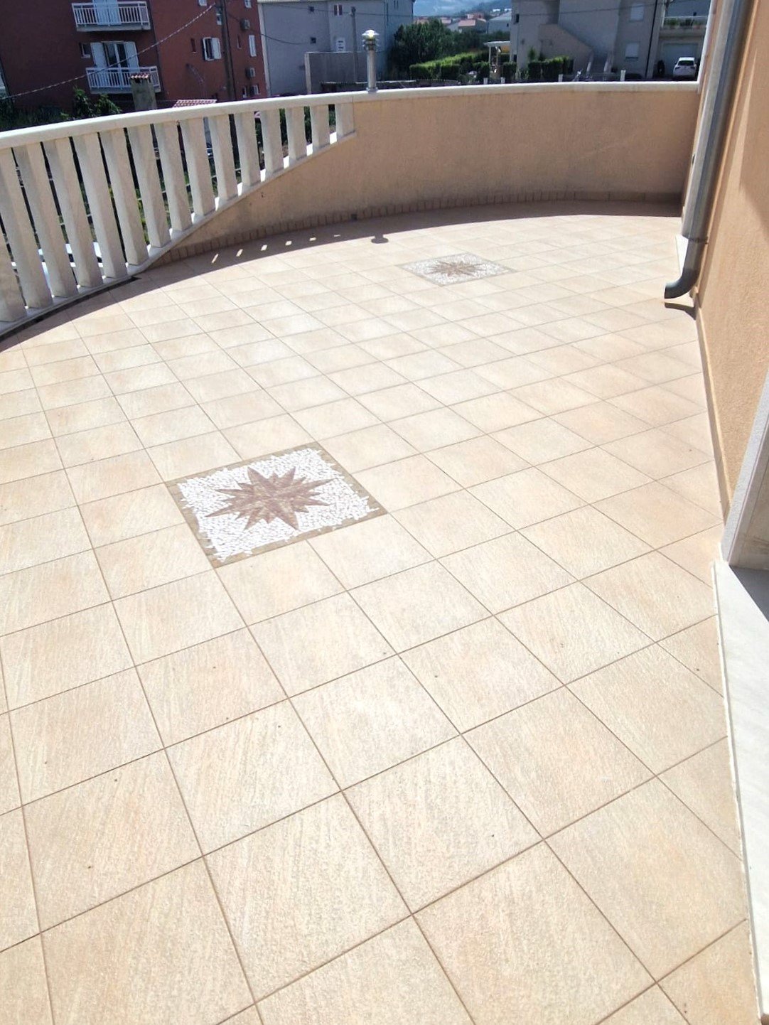 Großzügige Villa mit Pool, Privatsphäre und Investitionspotenzial, Kaštel Stari in Kroatien